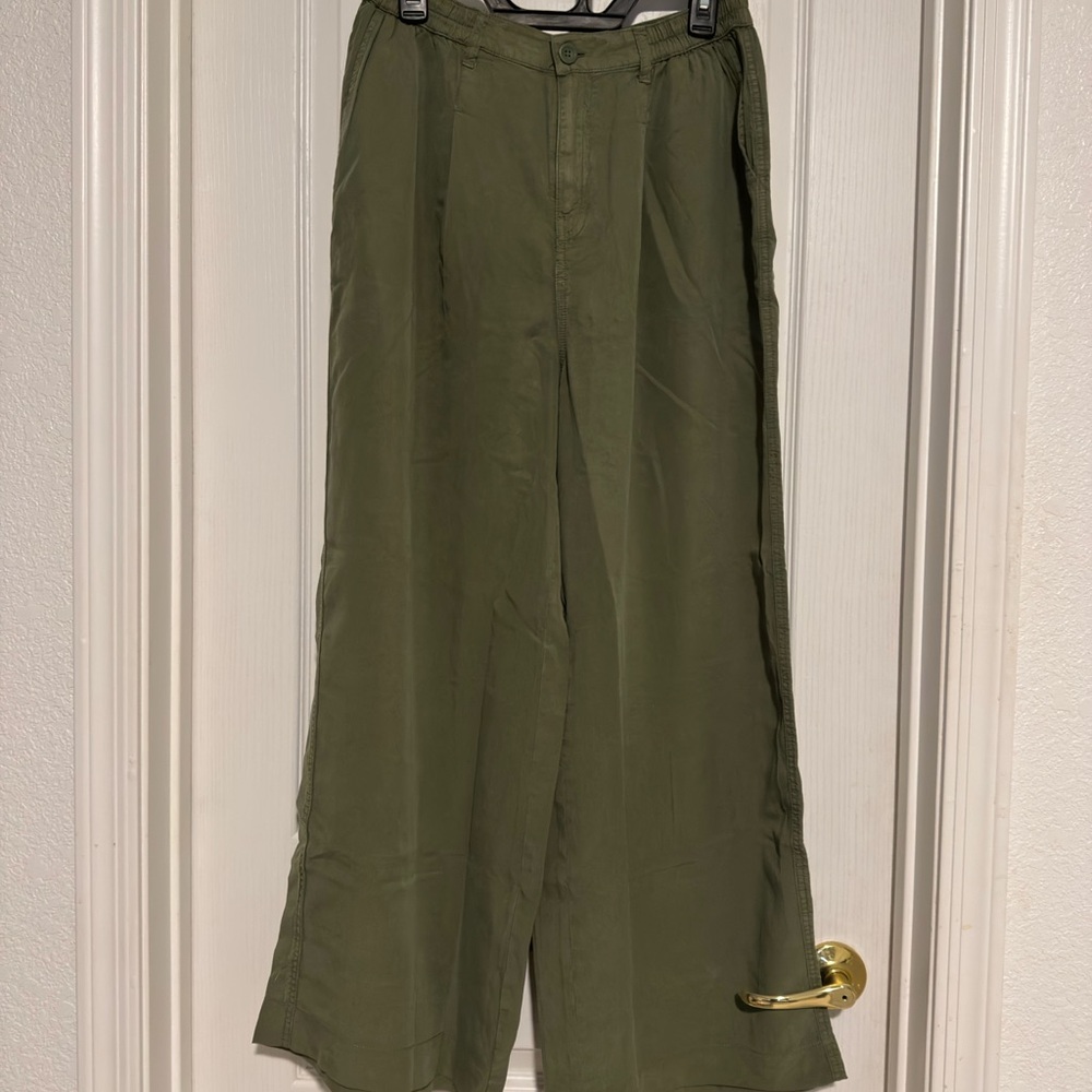 Aerie Women's Khaki Green Chinos